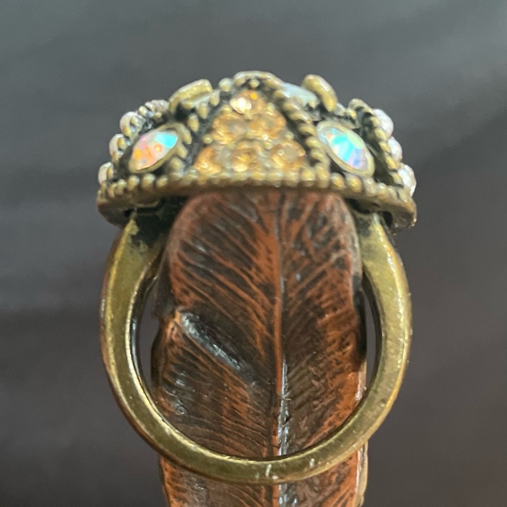 🌟SALE🌟Vintage Avon’s Mark Faux Opal Romantic Statement Ring! Size approx 7.5-8. - Picture 6 of 11